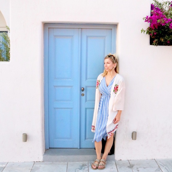 Welcome to my closet! - Picture 2 of 3